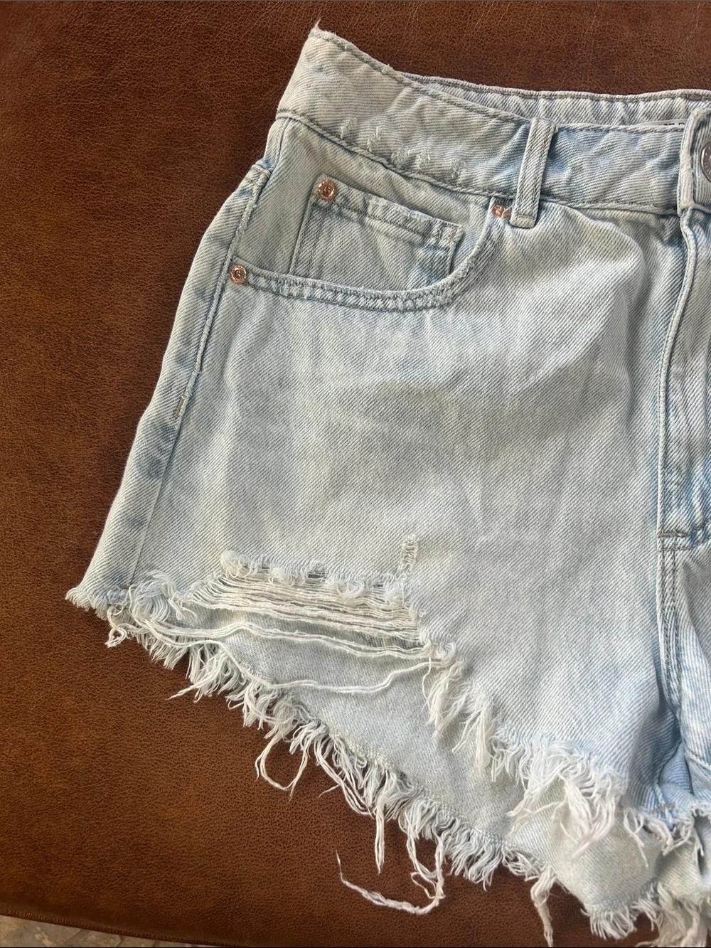 Garage denim Festival feature a high-waisted light blue jean, Size 28/07 - Picture 3 of 8